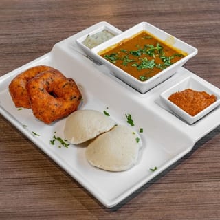 Idli Vada Platter(2 Idli & 2 Vada)
